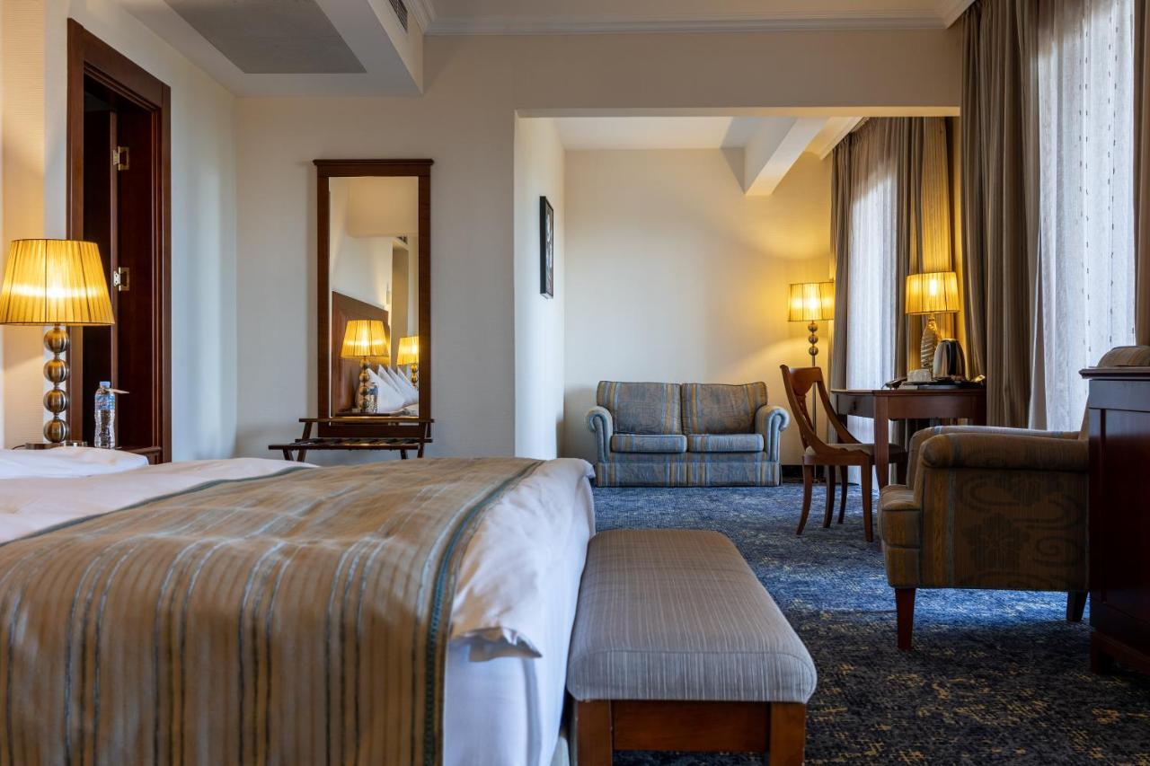 Primoretz Grand Hotel & Spa Burgas Exterior foto A room at the hotel