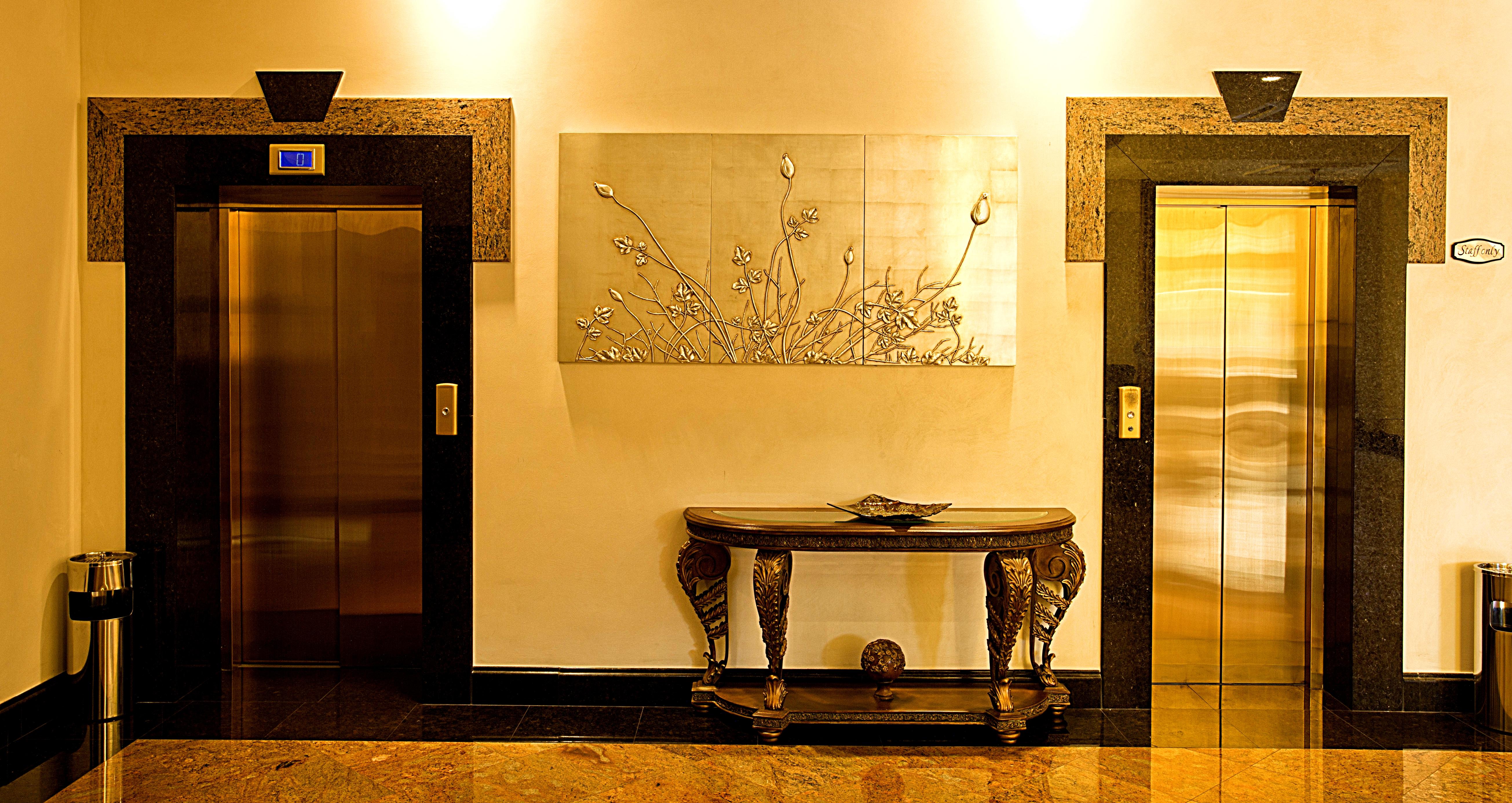 Primoretz Grand Hotel & Spa Burgas Exterior foto The elevators at the hotel