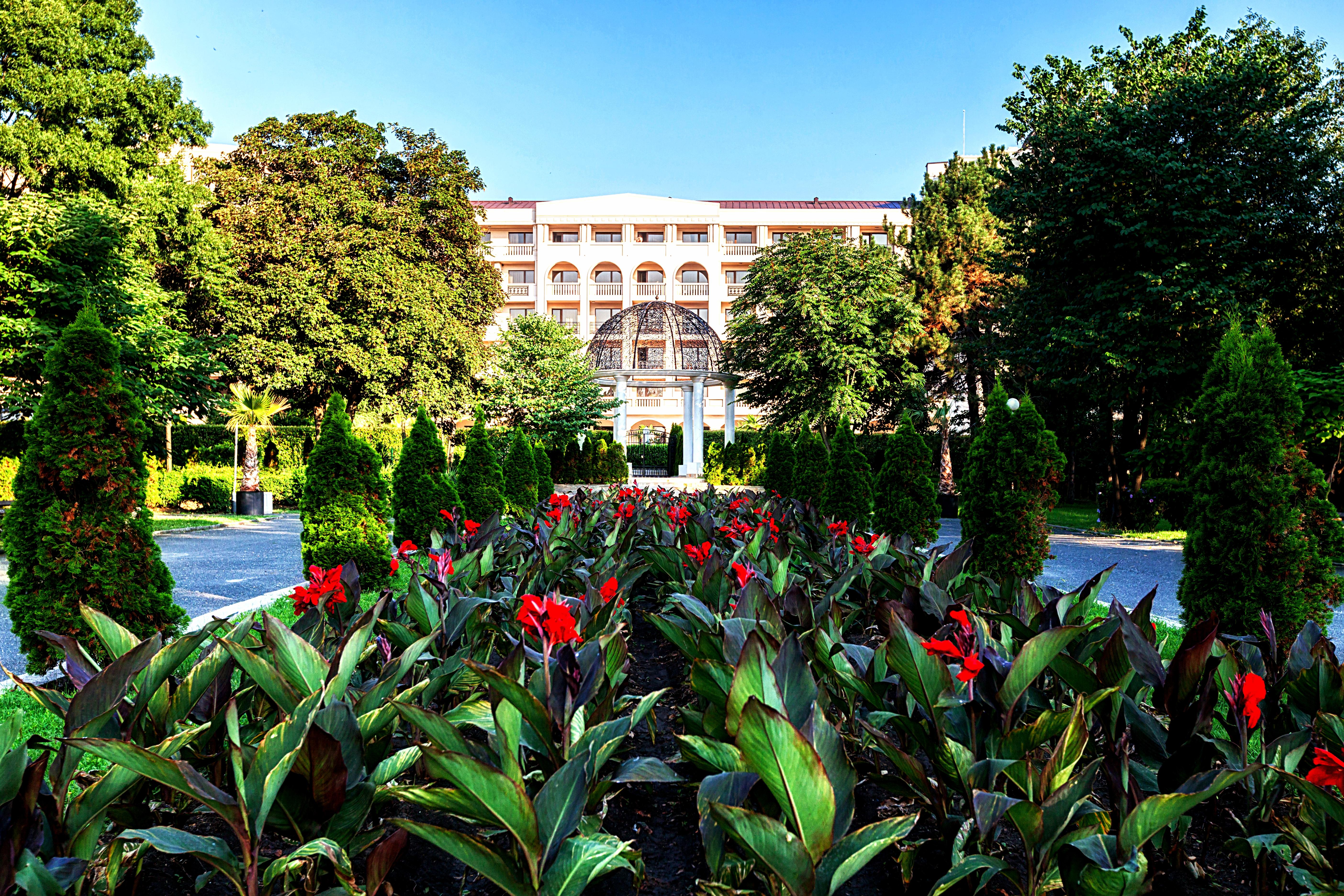 Primoretz Grand Hotel & Spa Burgas Exterior foto The main building of the university