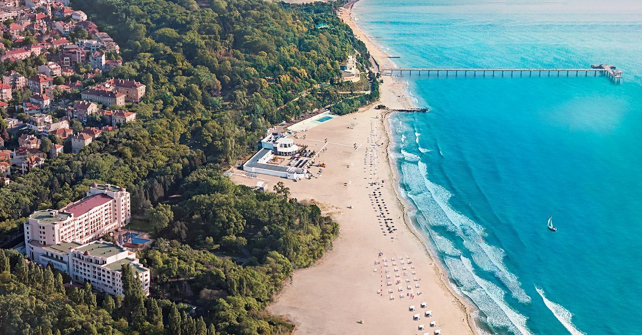 Primoretz Grand Hotel & Spa Burgas Exterior foto Aerial view of the beach